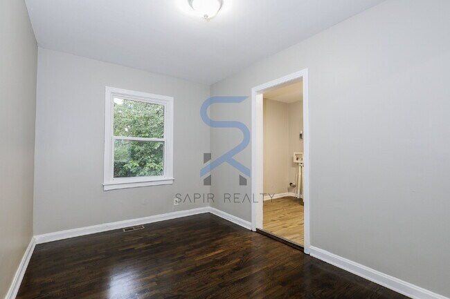 Photo - 1123 Graymont Dr SW