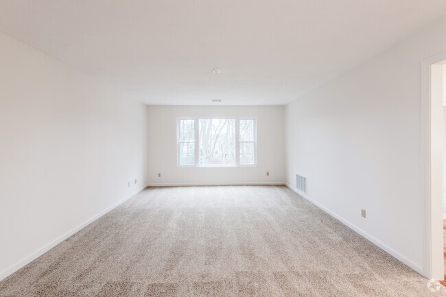 2 BR, 2 BA Buidling 300-700