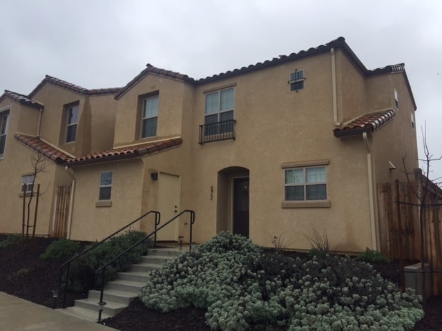 Building Photo - River Oaks Home For Rent