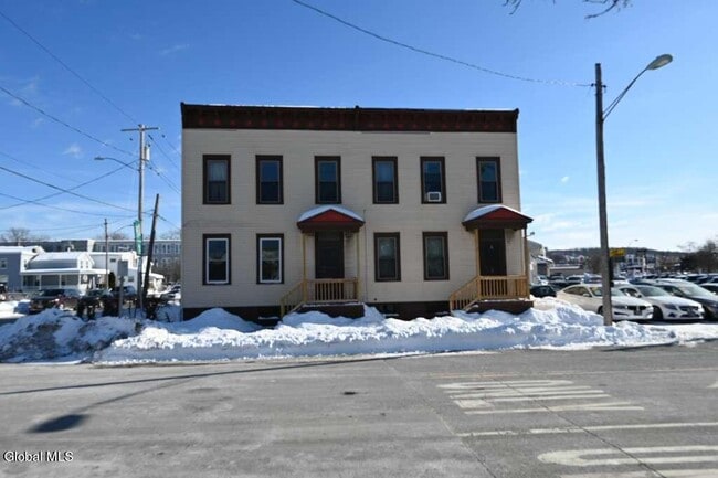 Building Photo - 4 Washington St Unit Apt 1