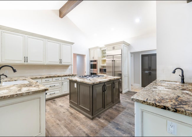 Photo - 585 E Chesapeake Cir