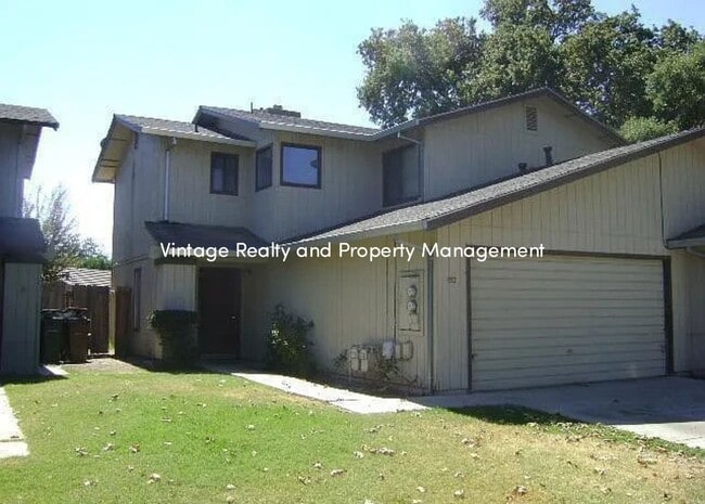 Building Photo - Available Now! Recently Updated 3 Bedroom ... Rental