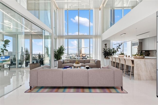 Building Photo - 1040 Biscayne Blvd Unit 4207