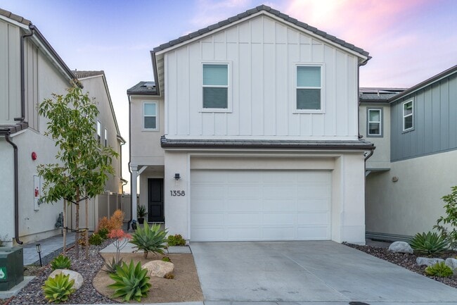 Building Photo - 1358 Blue Port Wy