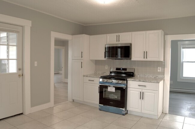 Building Photo - 105 Clarendon St Unit 3 Rental