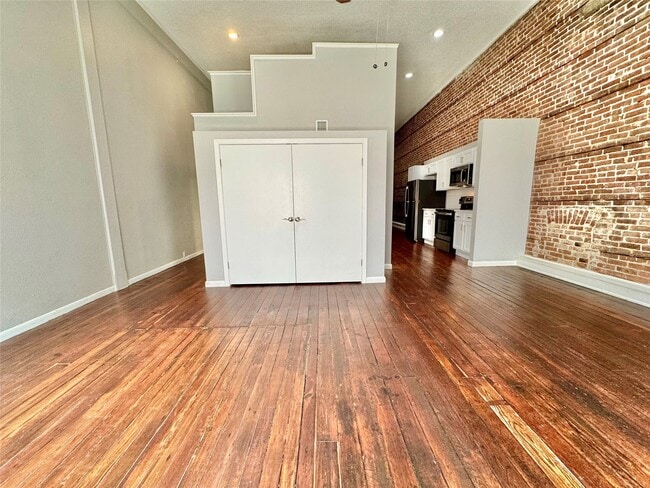 Building Photo - 2309 The Strand Unit 2D