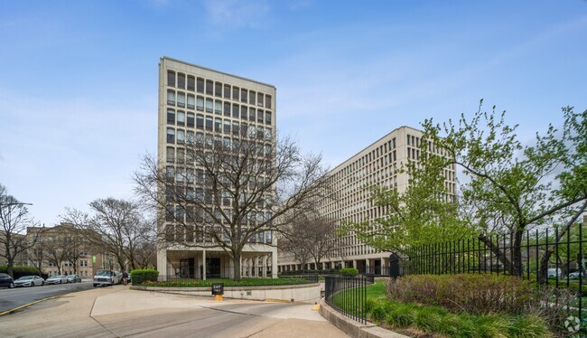 Building Photo - 1450 E 55th Plz Unit 720S Rental