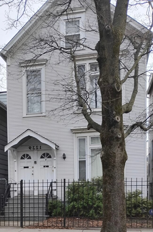 Building Photo - 1229 W Barry Ave Unit George