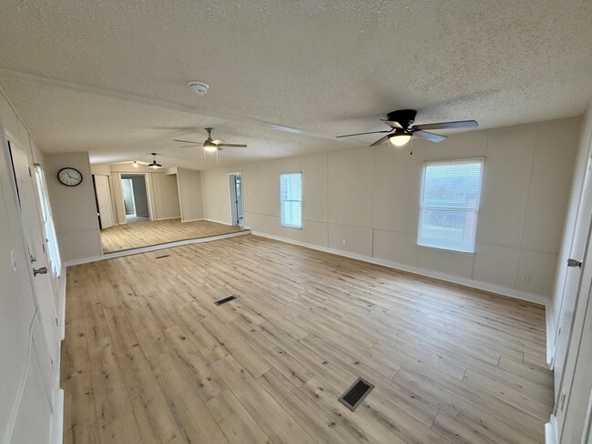 Photo - 489 Cumberland Dr