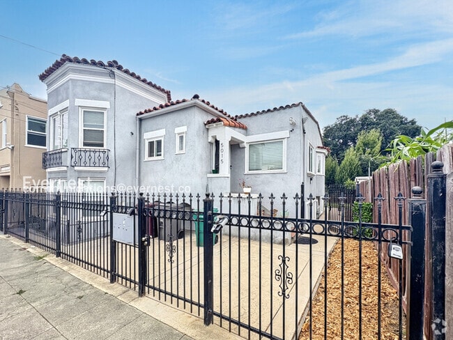 Building Photo - 5015 Melrose Ave Unit c Rental