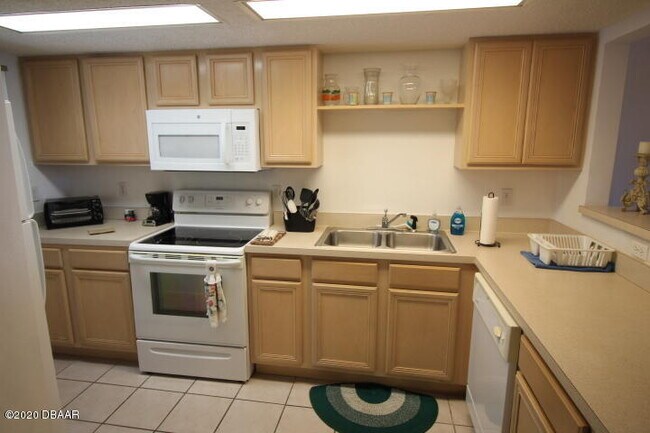 Photo - 711 N Halifax Ave