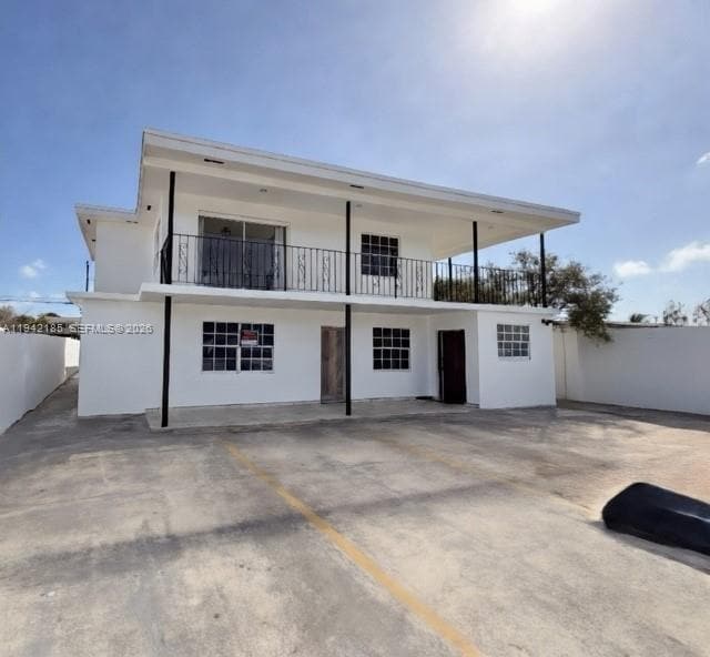 Building Photo - 958 E 21st St Unit 0