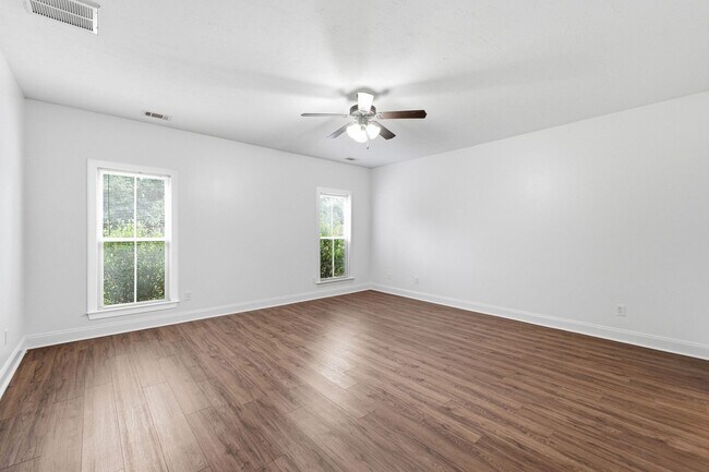 Photo - Elegant Two-Story Living – 5 Beds, 2.5 Baths