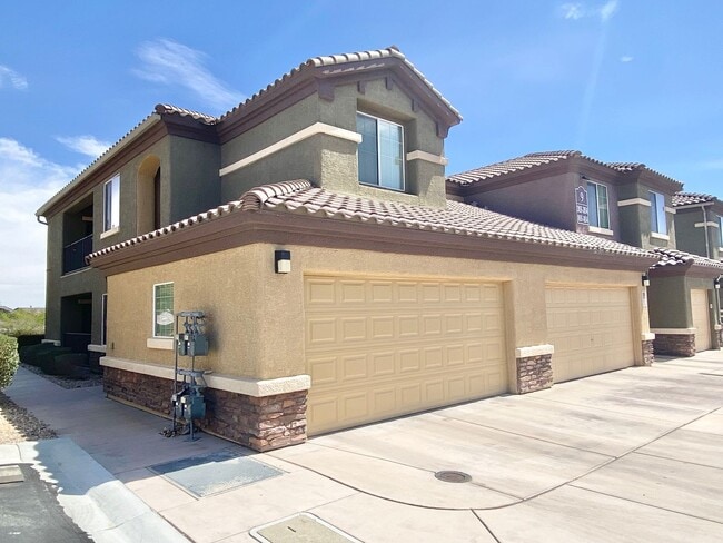 Building Photo - 6868 Sky Pointe Dr