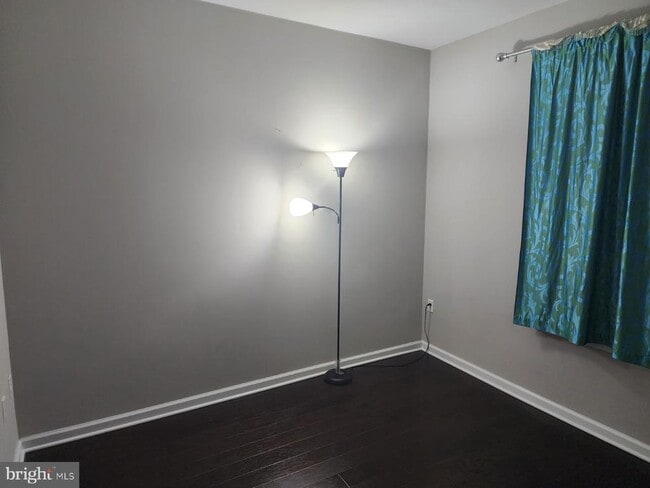 Photo - 1118 Halifax Pl