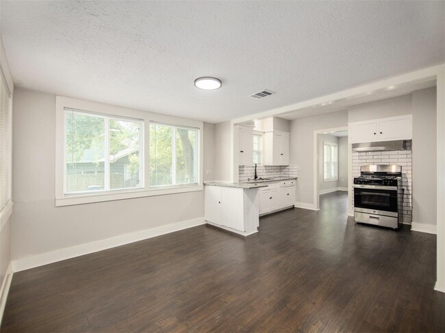Photo - 319 N Cochran St