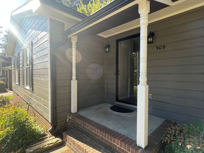 Photo - 909 SW Maynard Rd