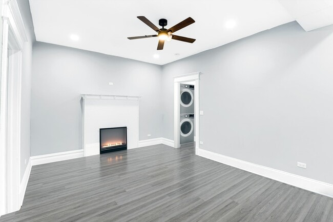 Photo - 5341 S Indiana Ave Unit 5341 -  2