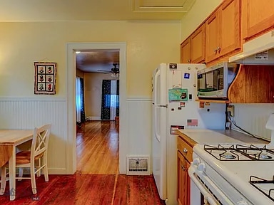 Photo - 810 W Lewis St