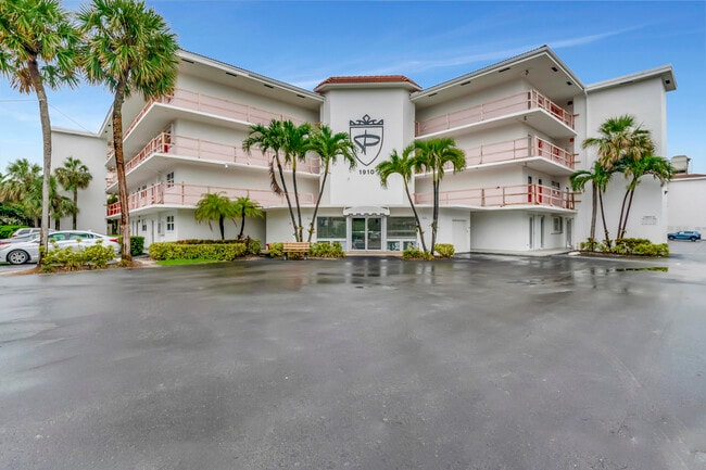 Building Photo - 1910 S Ocean Blvd Unit 416