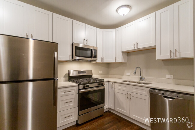 Building Photo - Updated 2 bed/1 bath in West Rogers Park Unit 2 Rental