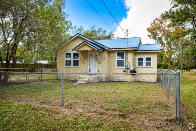 Building Photo - 12716 Gillespie Ave Rental