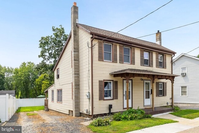 114 E Millbrooke Ave