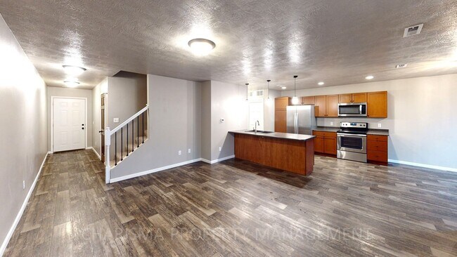 Photo - SPACIOUS 3 BEDROOM TOWNHOME!! Unidad 3804 N Oklahoma Ave #4