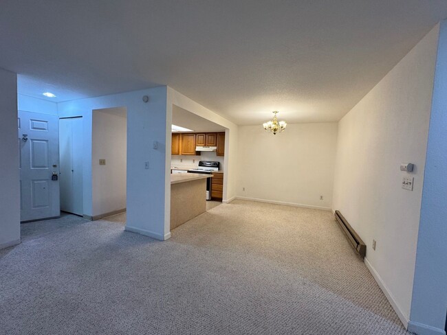 Photo - Cozy 2 Bed 1 Bath Condo, Wensley Court Factoria Bellevue Unit 115