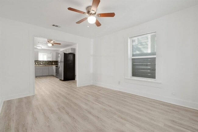 Photo - 1606 Maple Ave