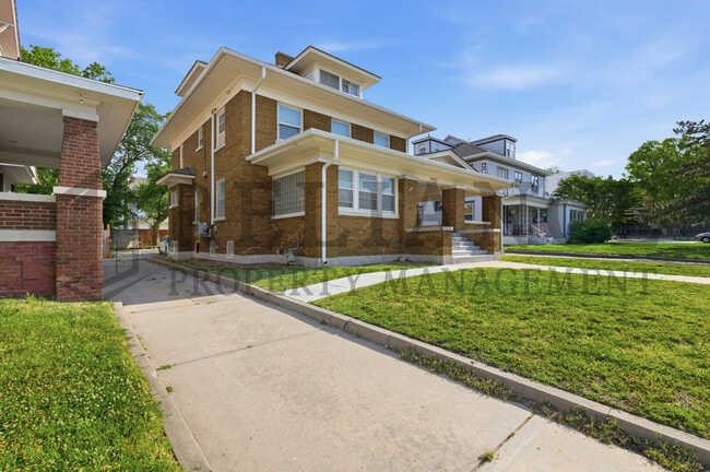 Photo - 3422 E Douglas Ave Unidad 1 - 1