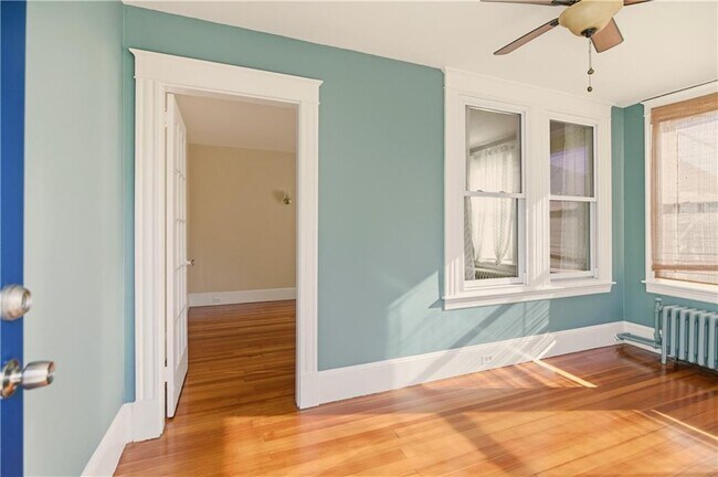 7 Warner Pl
