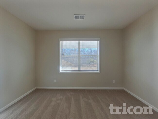 Photo - 931 Bryden Ln