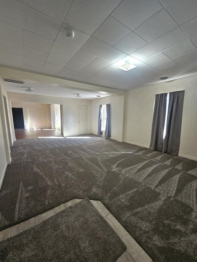 Photo - 4 Bedrooms, 2 Bathrooms with a Fenced Yard