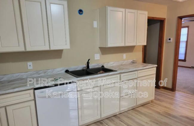 Photo - 2215 SE Kentucky Ave