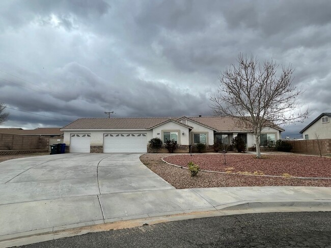 Beautiful Apple Valley Home in The Vineyar... - Beautiful Apple Valley Home in The Vineyar...