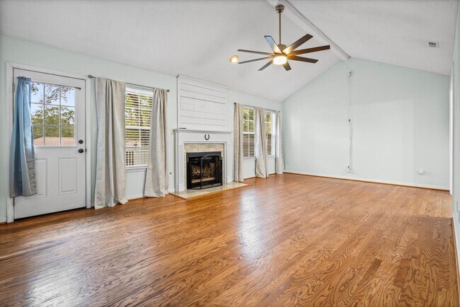 Photo - GREAT COMMUTE LOCATION!