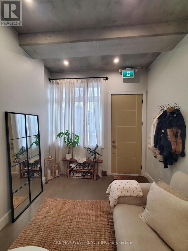 Photo - 1745 Keele St Unit 1