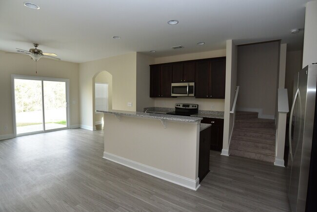 Photo - Richmond Hill- 3Br, 2 1/2 Bath Townhome