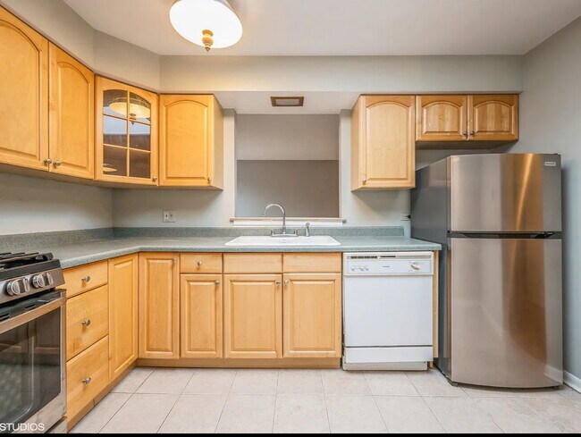 Photo - 2336 N Commonwealth Ave Unit 406