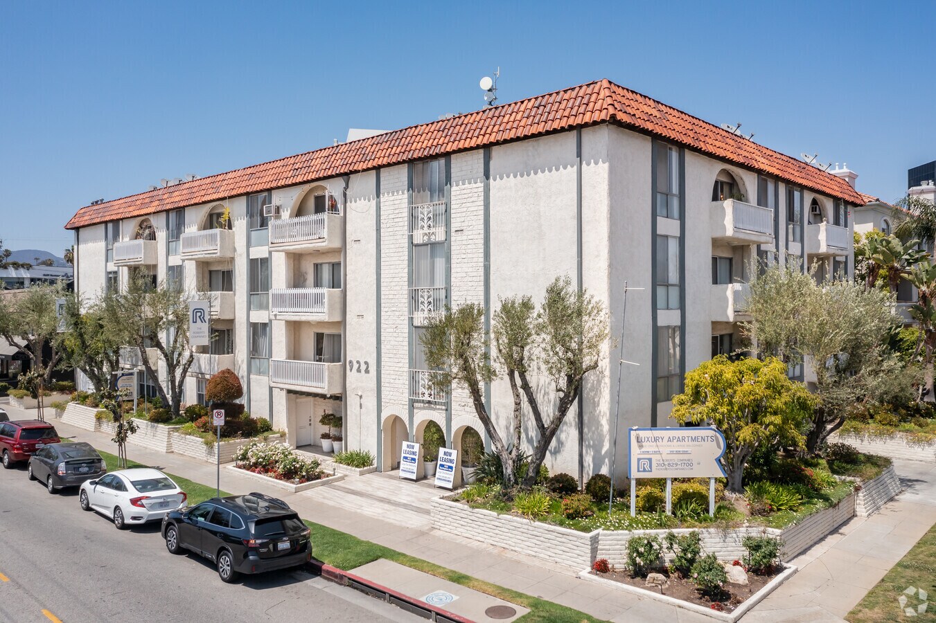 922 S. Barrington - 922 S. Barrington Apartments