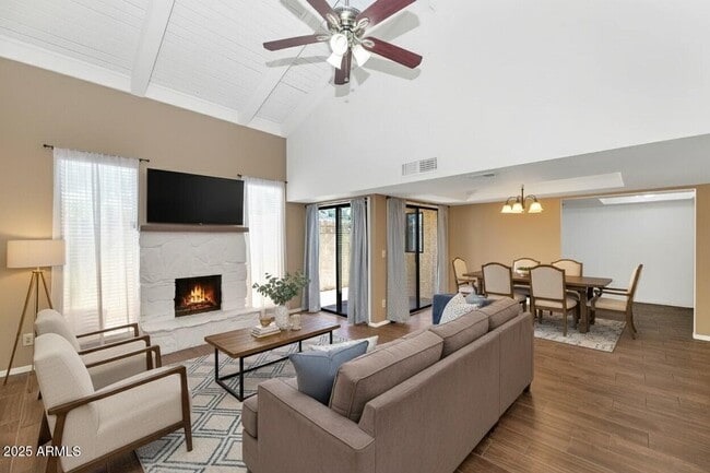 Photo - 5726 N 10th St