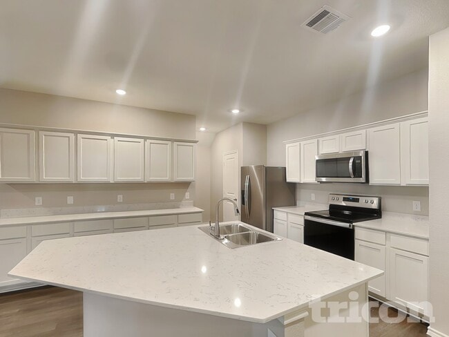 Photo - 636 Excelsior Dr