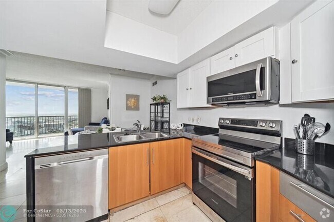 Building Photo - 1750 N Bayshore Dr Unit 4315 Rental