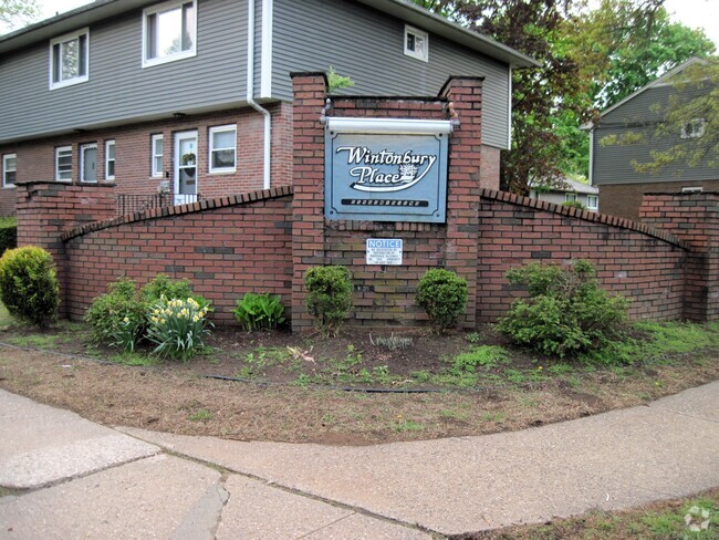 Building Photo - 11 Camelot Dr Unit APT 5