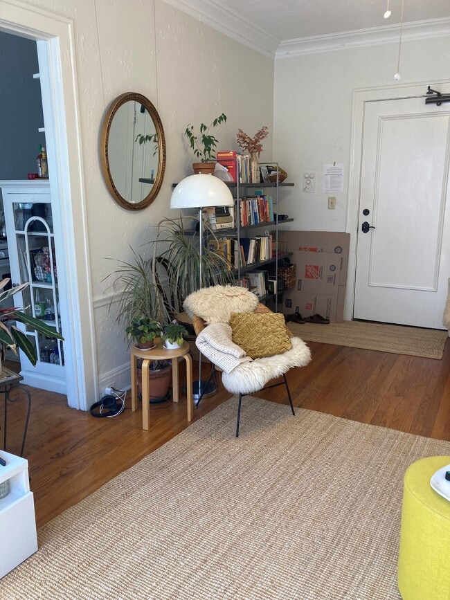 Sala de estar - 2212 Girard Ave S