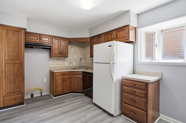 Photo - 1663 Wilson Ave