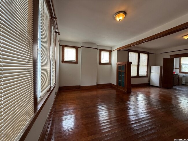 Photo - 111 Leigh St