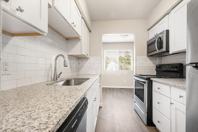 Building Photo - 10015 Groh Rd Unit 1