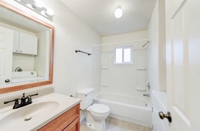 Building Photo - 312 E 400 N